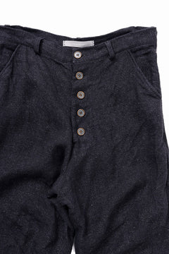 Load image into Gallery viewer, YUTA MATSUOKA cropped pants / medium white dyed linen (blue black)