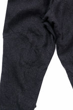 Load image into Gallery viewer, YUTA MATSUOKA cropped pants / medium white dyed linen (blue black)