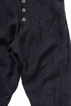 Load image into Gallery viewer, YUTA MATSUOKA cropped pants / medium white dyed linen (blue black)