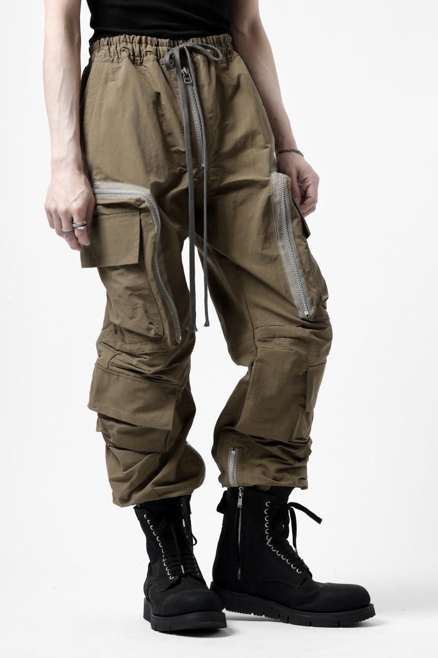 A.F ARTEFACT RADICAL-ZIP FIELD PANTS (BEIGE)