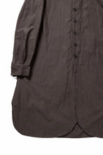 Load image into Gallery viewer, YUTA MATSUOKA long shirt / cotton ramie chambray  (light brown)