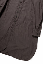 Load image into Gallery viewer, YUTA MATSUOKA long shirt / cotton ramie chambray  (light brown)