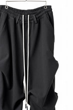 Load image into Gallery viewer, A.F ARTEFACT TUCK VOLUME BAGGY PANTS / PEs KNIT JERSEY (BLACK)