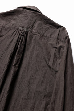 Load image into Gallery viewer, YUTA MATSUOKA long shirt / cotton ramie chambray  (light brown)