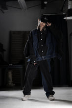 画像をギャラリービューアに読み込む, Feng Chen Wang TILTED WASITBAND JEANS TROUSERS (BLACK/BLUE)