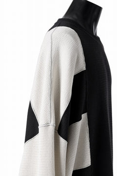 Load image into Gallery viewer, A.F ARTEFACT THERMAL SWITCHING TOP (BLACK x IVORY)