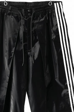 Load image into Gallery viewer, Y-3 Yohji Yamamoto TRIPLE BLACK SHORTS (BLACK)