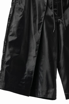 Load image into Gallery viewer, Y-3 Yohji Yamamoto TRIPLE BLACK SHORTS (BLACK)