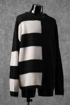 Load image into Gallery viewer, A.F ARTEFACT OVER SIZED BORDER  COMBI KNIT TOPS / MIX WOOL (BLACK x IVORY)