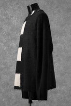 Load image into Gallery viewer, A.F ARTEFACT OVER SIZED BORDER  COMBI KNIT TOPS / MIX WOOL (BLACK x IVORY)