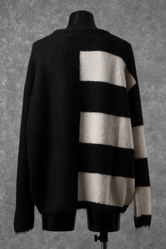 Load image into Gallery viewer, A.F ARTEFACT OVER SIZED BORDER  COMBI KNIT TOPS / MIX WOOL (BLACK x IVORY)
