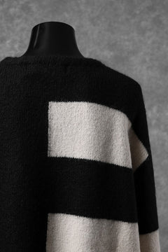 Load image into Gallery viewer, A.F ARTEFACT OVER SIZED BORDER  COMBI KNIT TOPS / MIX WOOL (BLACK x IVORY)