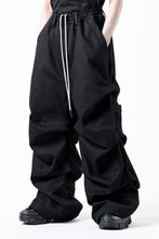 画像をギャラリービューアに読み込む, A.F ARTEFACT PURE DENIM TUCK WIDE PANTS (BLACK)