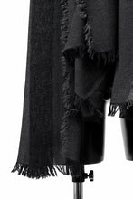 Load image into Gallery viewer, forme d&#39;expression Muse Scarf (Anthracite)