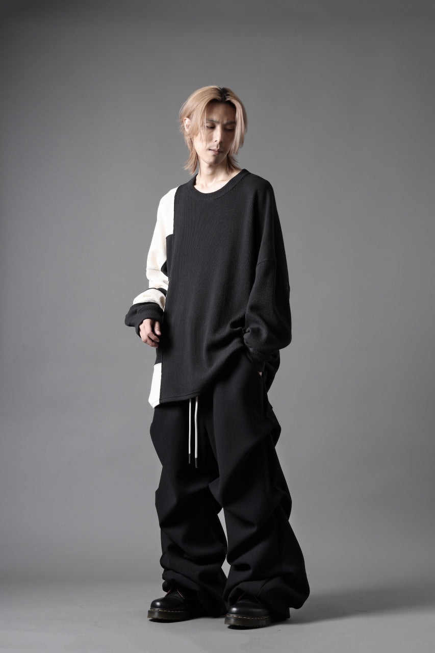 A.F ARTEFACT THERMAL SWITCHING TOP (BLACK x IVORY)