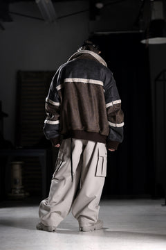 画像をギャラリービューアに読み込む, Feng Chen Wang TILTED WAISTBAND CARGO PANTS (GREY)