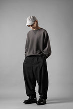 Load image into Gallery viewer, KLASICA &quot;VICTOR&quot; BACK SEAM TAPERED TROUSERS / &quot;END ON END&quot; SUPER 120&#39;s WOOL x HEMP (MATT BLACK)