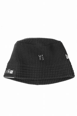 Y's x New Era® KNIT BUCKET OUTLINE HAT (BLACK)