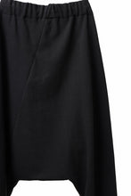 Load image into Gallery viewer, m.a+ hand painted elastic waist low crotch 2 pocket pants / P571-HP/JM4 (BLACK)