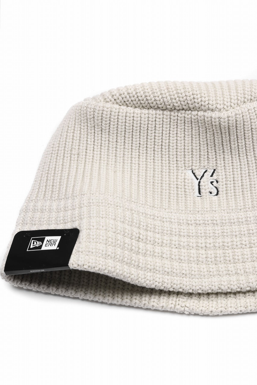 Y's x New Era® KNIT BUCKET OUTLINE HAT (OFF WHITE)