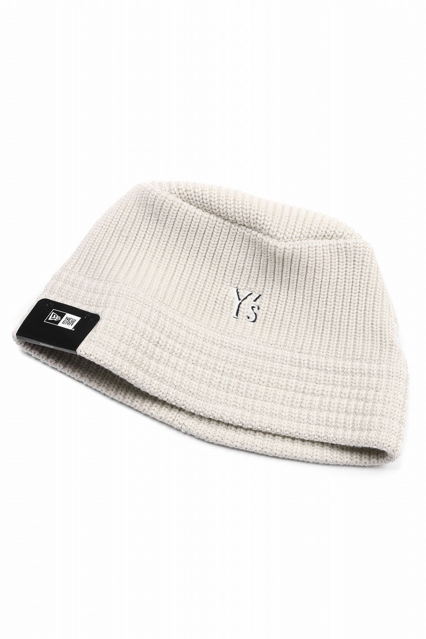 Y's x New Era® KNIT BUCKET OUTLINE HAT (OFF WHITE)