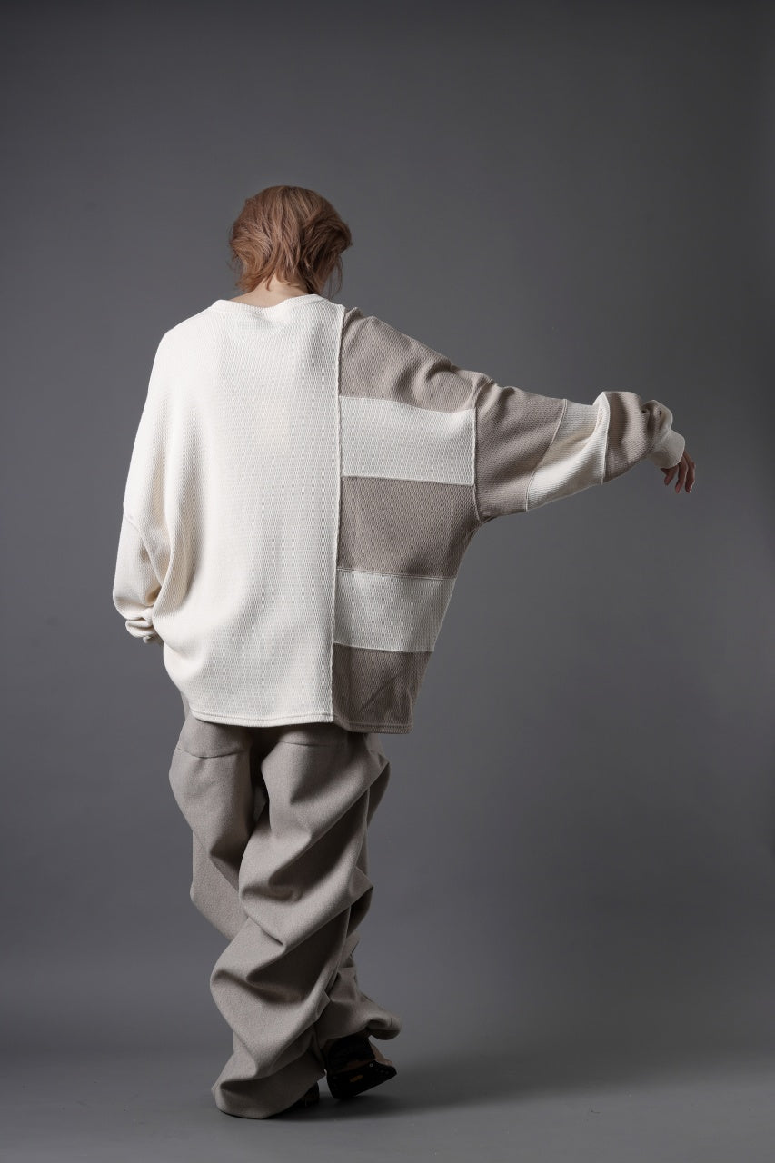 A.F ARTEFACT THERMAL SWITCHING TOP (IVORY x BEIGE)