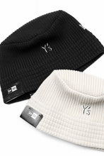 Load image into Gallery viewer, Y&#39;s x New Era® KNIT BUCKET OUTLINE HAT (OFF WHITE)