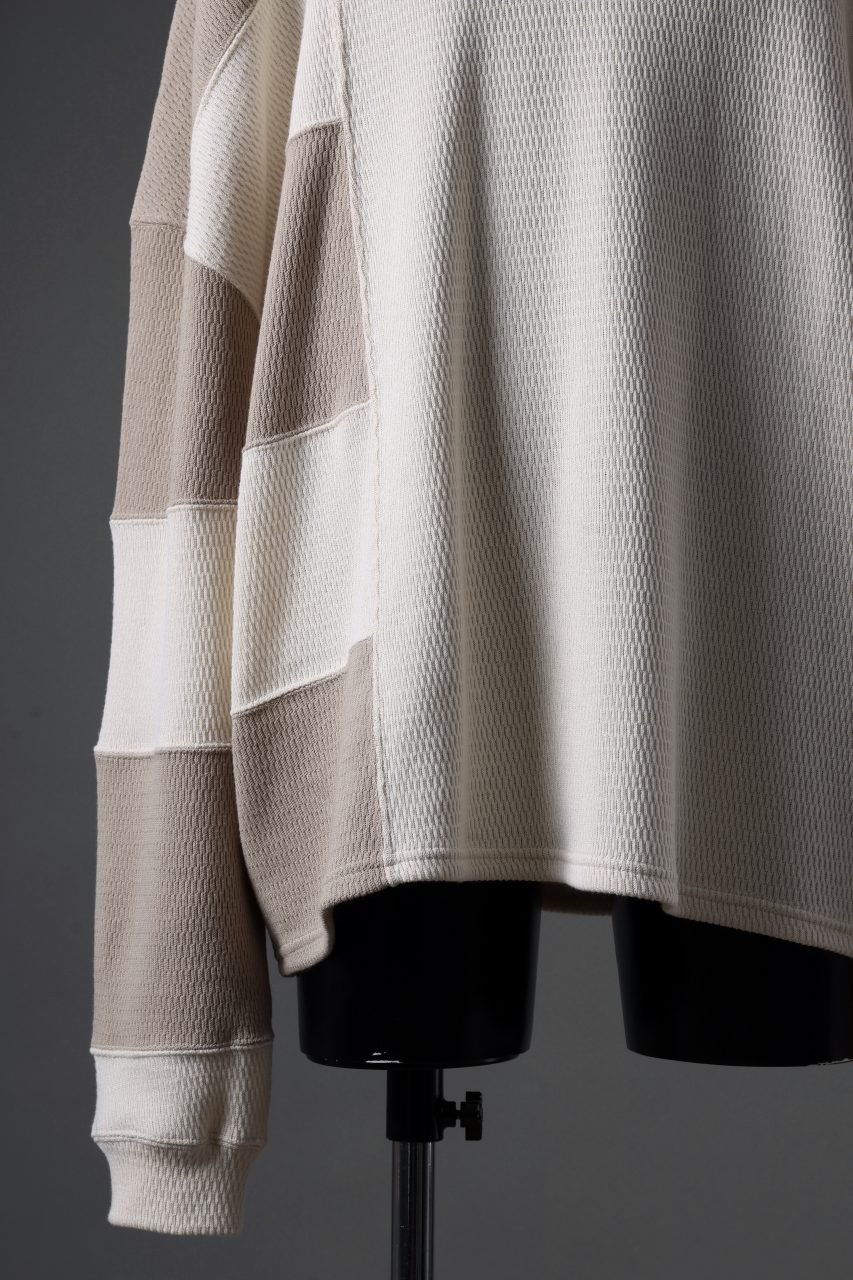 A.F ARTEFACT THERMAL SWITCHING TOP (IVORY x BEIGE)