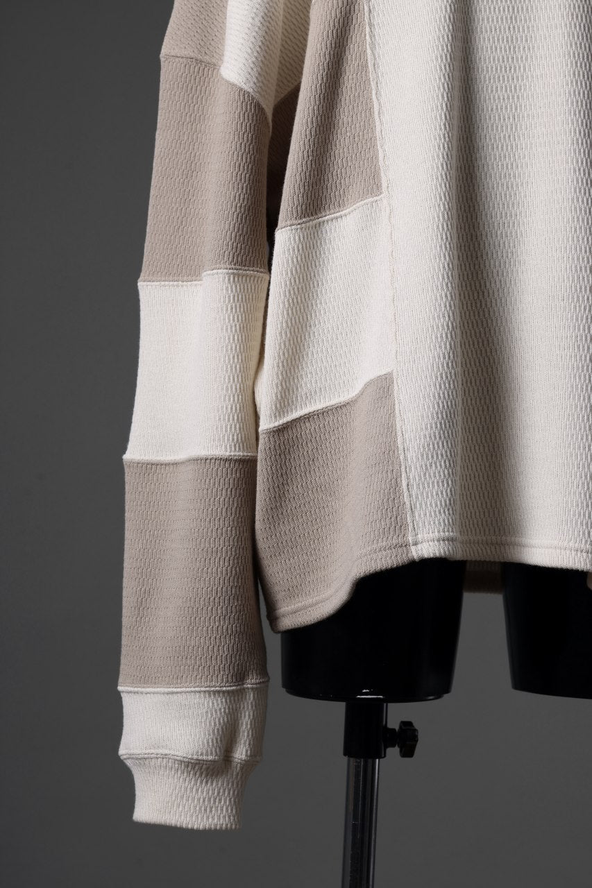 A.F ARTEFACT THERMAL SWITCHING TOP (IVORY x BEIGE)