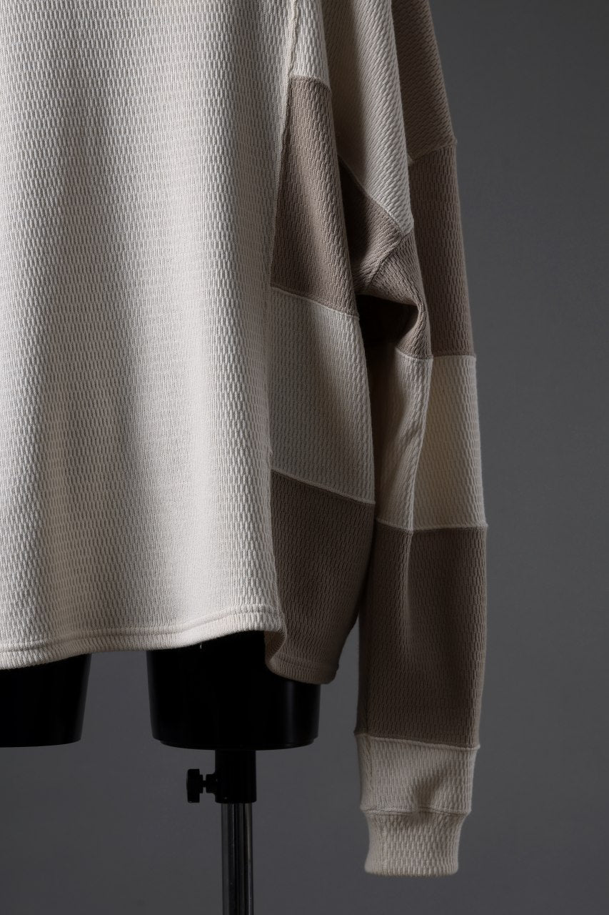 A.F ARTEFACT THERMAL SWITCHING TOP (IVORY x BEIGE)