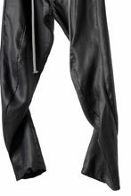 Load image into Gallery viewer, A.F ARTEFACT CARVED LONG PANTS / LINEN TWILL (BLACK)
