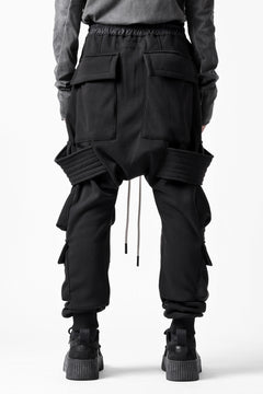 Load image into Gallery viewer, A.F ARTEFACT BOMBER HEAT BELTED SARROUEL CARGO PANTS (BLACK)