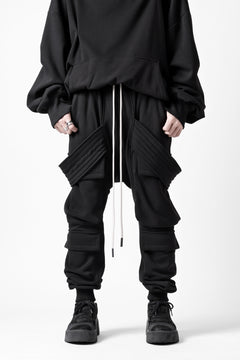 Load image into Gallery viewer, A.F ARTEFACT BOMBER HEAT BELTED SARROUEL CARGO PANTS (BLACK)