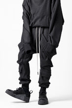 画像をギャラリービューアに読み込む, A.F ARTEFACT BOMBER HEAT BELTED SARROUEL CARGO PANTS (MIX BLACK)