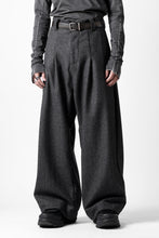 画像をギャラリービューアに読み込む, A.F ARTEFACT TUCK WIDE TROUSERS / HERRING BONE WOOL (D.GREY)