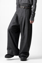 画像をギャラリービューアに読み込む, A.F ARTEFACT TUCK WIDE TROUSERS / HERRING BONE WOOL (D.GREY)