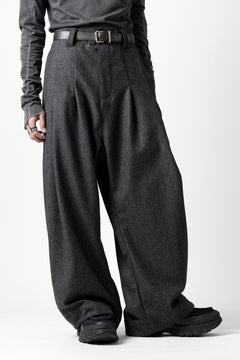 画像をギャラリービューアに読み込む, A.F ARTEFACT TUCK WIDE TROUSERS / HERRING BONE WOOL (D.GREY)