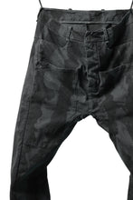 Load image into Gallery viewer, masnada SLIM GUSSET PANTS / STRETCH MICRO RIP COTTON (CAMO LEGION)