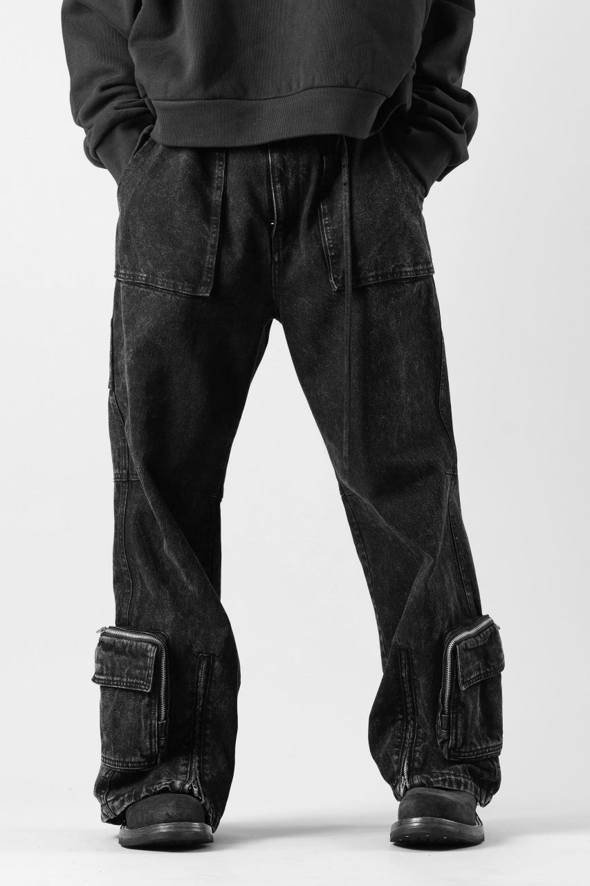 Load image into Gallery viewer, Juun.J Pocket Detailed Denim Pants (BLACK)