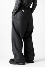 画像をギャラリービューアに読み込む, A.F ARTEFACT TUCK WIDE TROUSERS / HERRING BONE WOOL (D.GREY)