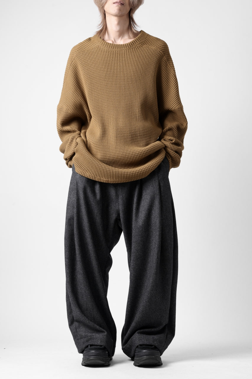 A.F ARTEFACT TUCK WIDE TROUSERS / HERRING BONE WOOL (D.GREY)