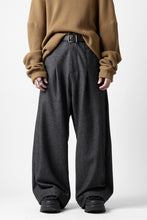 画像をギャラリービューアに読み込む, A.F ARTEFACT TUCK WIDE TROUSERS / HERRING BONE WOOL (D.GREY)