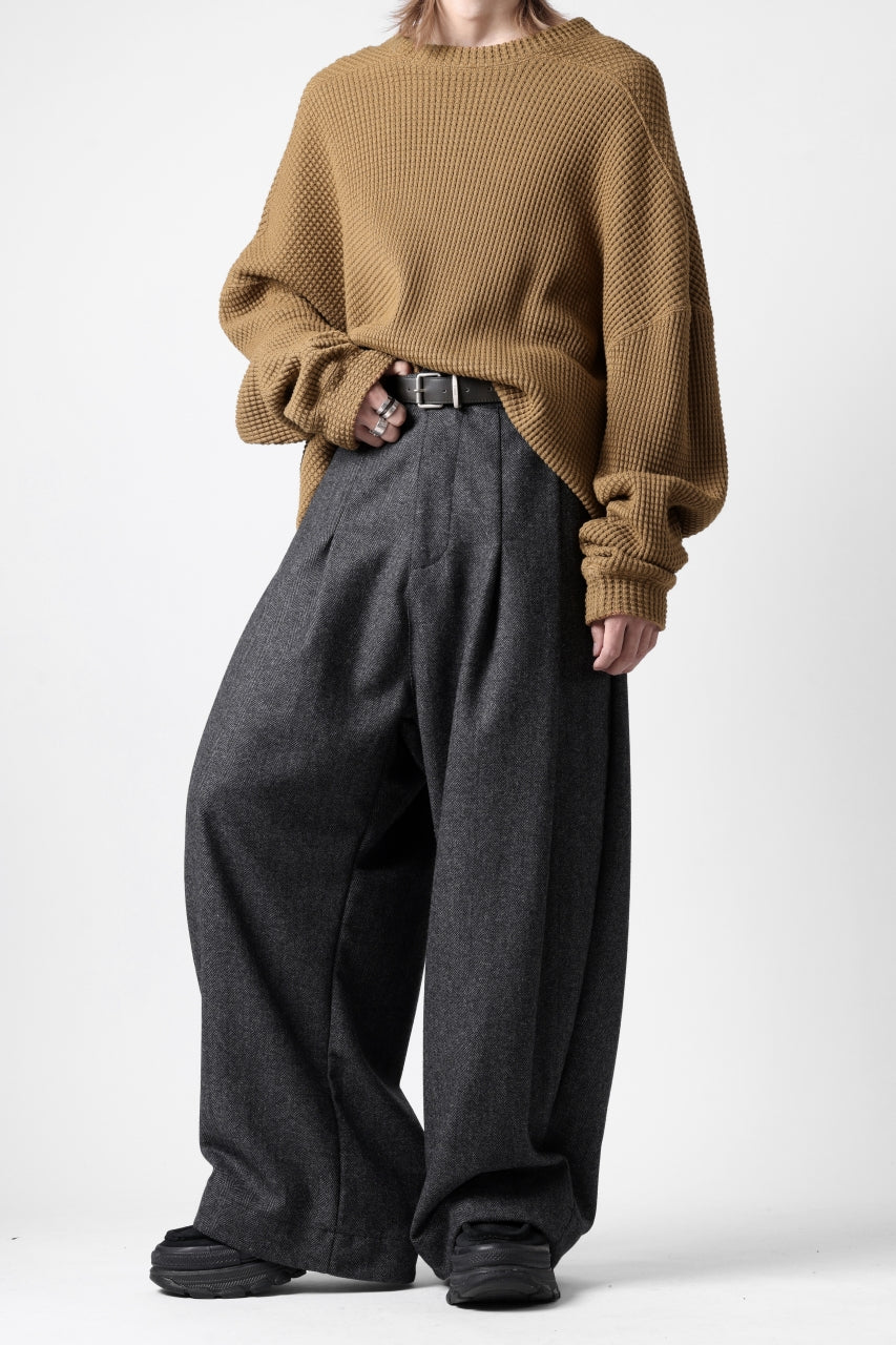 A.F ARTEFACT TUCK WIDE TROUSERS / HERRING BONE WOOL (D.GREY)