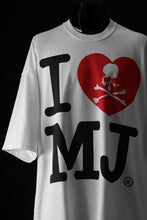 Load image into Gallery viewer, mastermind JAPAN I♡MJ TEE / BOXY FIT (WHITE)