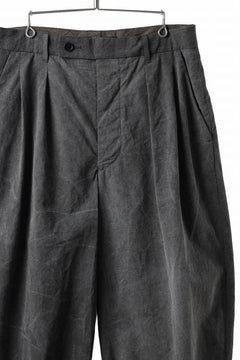 Load image into Gallery viewer, KLASICA GOSSE (ND ver.) TUCKED x2 TROUSERS / NATURAL DYED COTTON x SILK WEATHER (SUMI BLACK)
