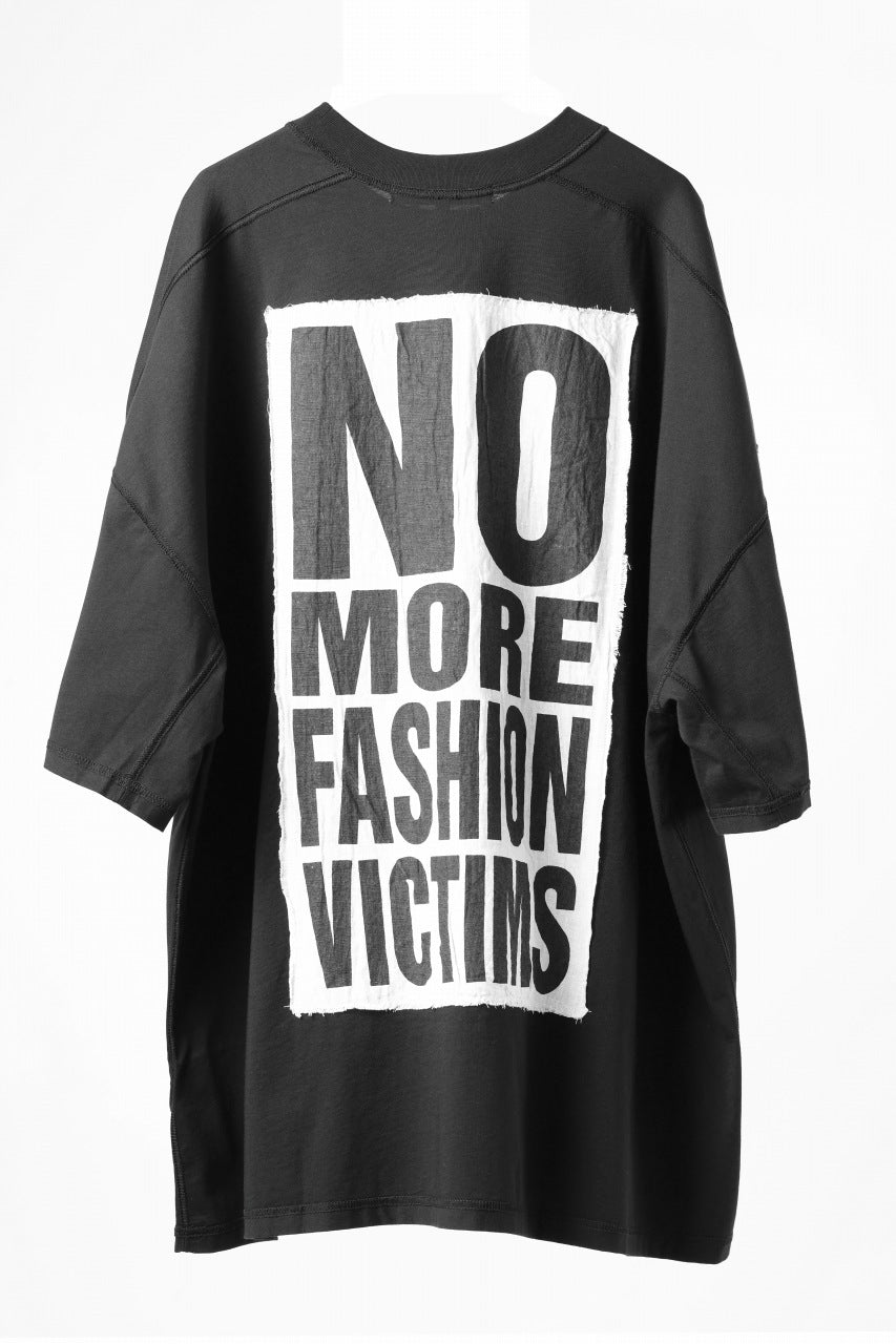 ＜KATHARINE HAMNETT＞SLOGAN スウェット KATHARINE HAMNETT INSIDE OUT SLOGAN TEE / N,M,F,V (BLACK)の