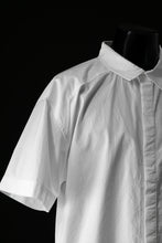 Load image into Gallery viewer, entire studios ZIP POCKET SHORT SLEEVE SHIRT (MILK)