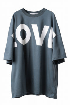 Load image into Gallery viewer, KATHARINE HAMNETT OVER SIZED TEE / LOVE (GREEN)