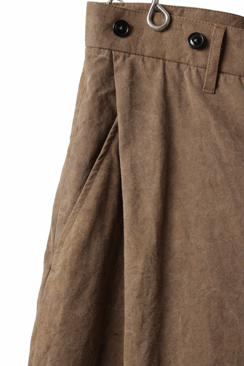 Load image into Gallery viewer, KLASICA LINDBERGH (ND ver.) SIDE TUCKED WIDE STRAIGHT TROUSERS / NATURAL DYED COTTON x SILK WEATHER (KAKI BROWN)