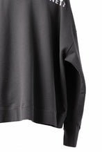 Load image into Gallery viewer, KATHARINE HAMNETT ARTICLE RIBED PULLOVER / BACK LOGO (GRAY)